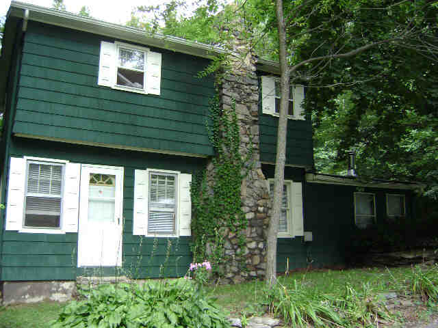 Building photograph for 11 RIDGE RD